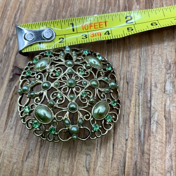 Square Vintage Style Rhinestone Green Faceted Lime Gold Tone Brooch - Picture 6 of 6